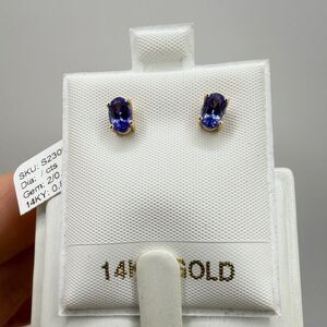 NWT 4x6mm, .91ctw TANZANITE stud earrings in 14kt yellow gold!